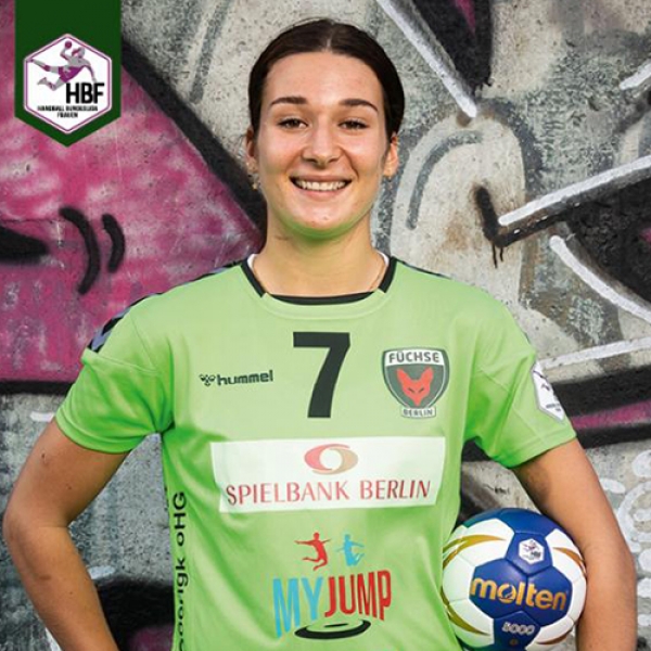 Lynn  Molenaar